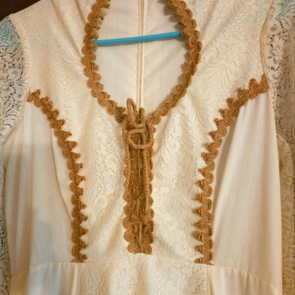 Vintage cream colored dress size small? I think